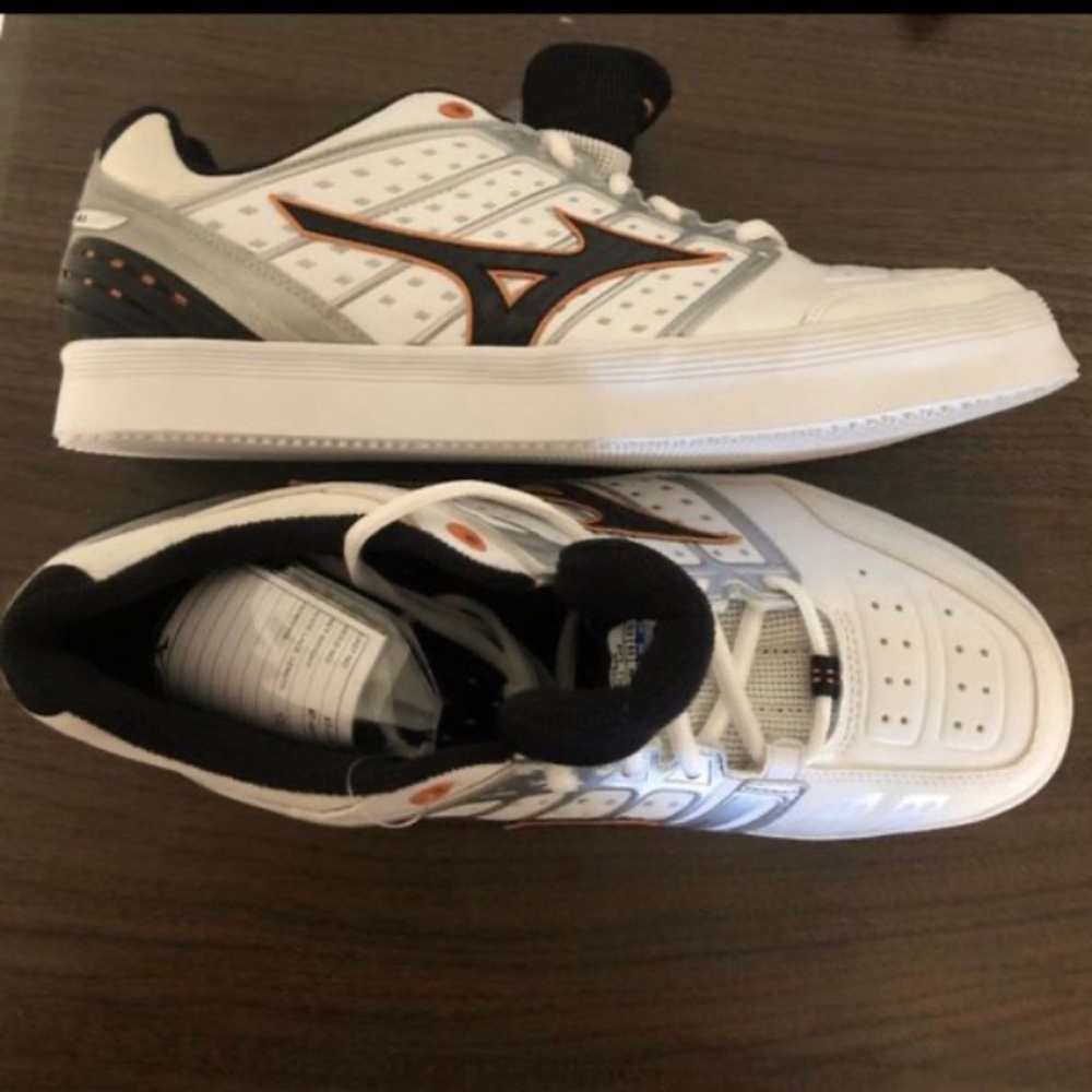 Brand New Sneakers Mizuno